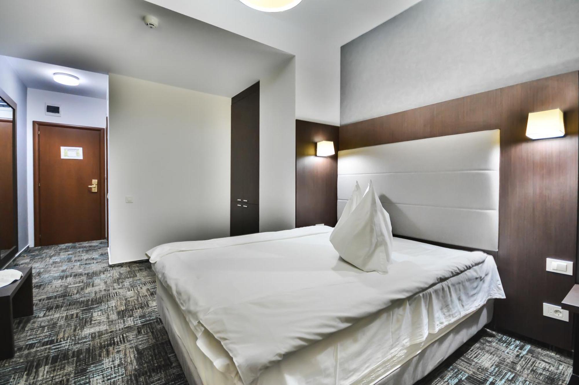 Hotel Europeca Craiova Bagian luar foto