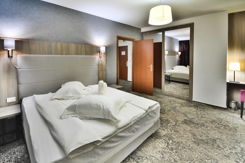 Hotel Europeca Craiova Bagian luar foto