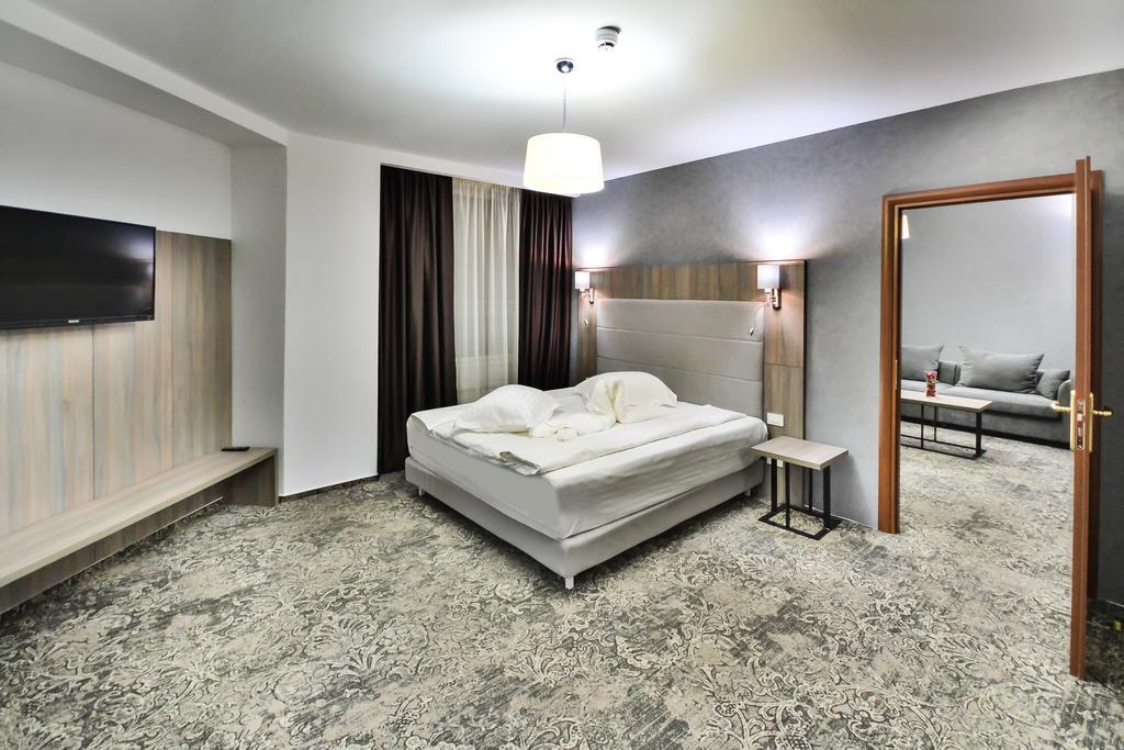 Hotel Europeca Craiova Bagian luar foto