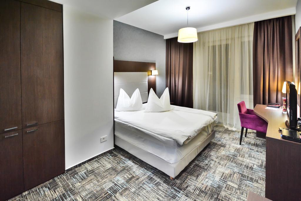 Hotel Europeca Craiova Bagian luar foto