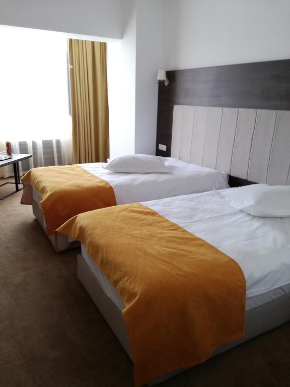 Hotel Europeca Craiova Bagian luar foto