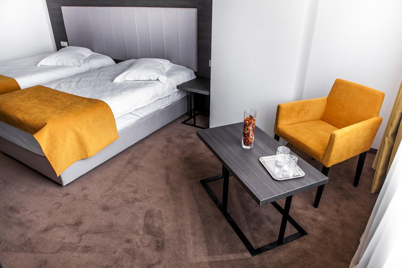 Hotel Europeca Craiova Bagian luar foto