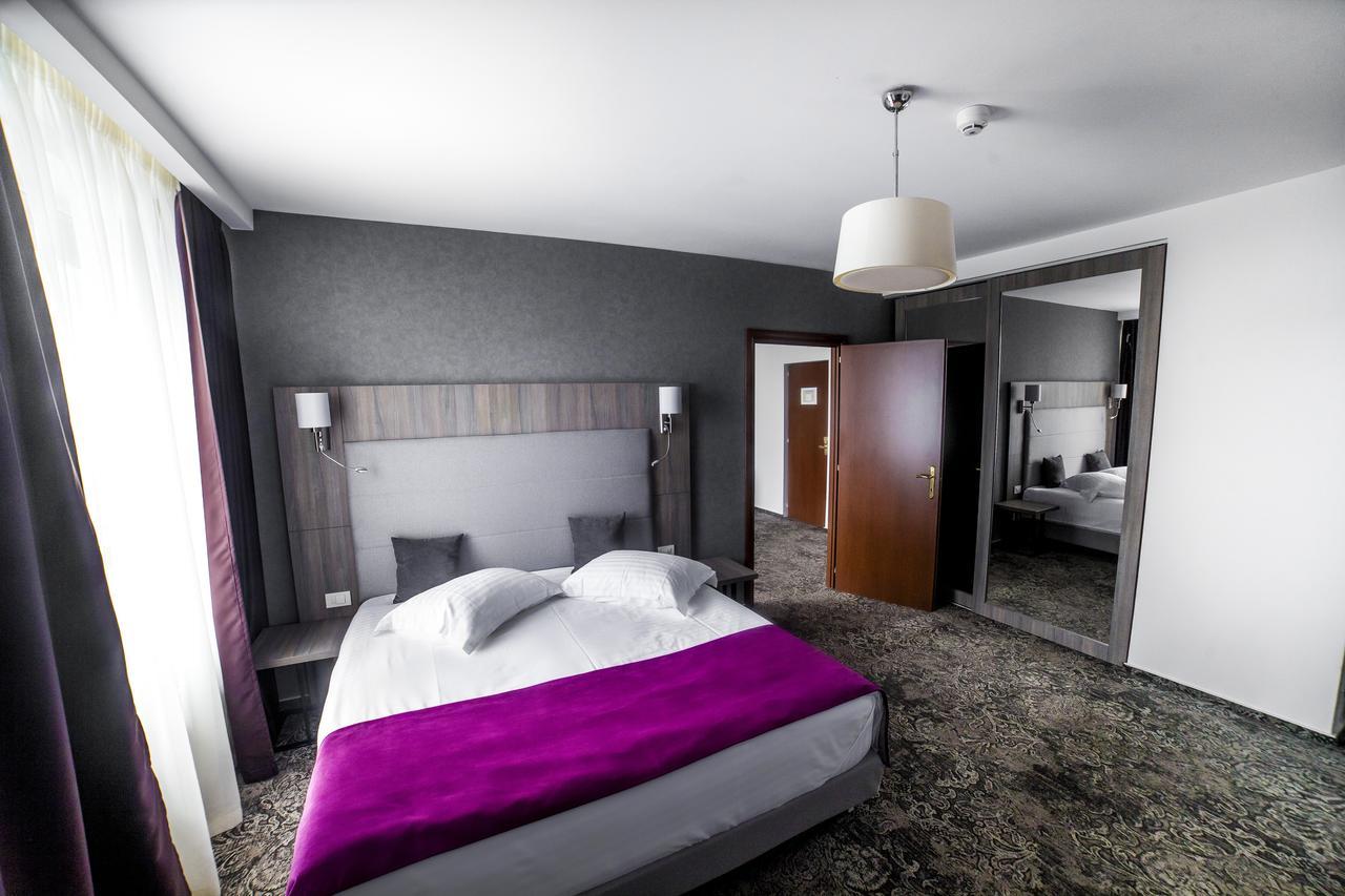 Hotel Europeca Craiova Bagian luar foto