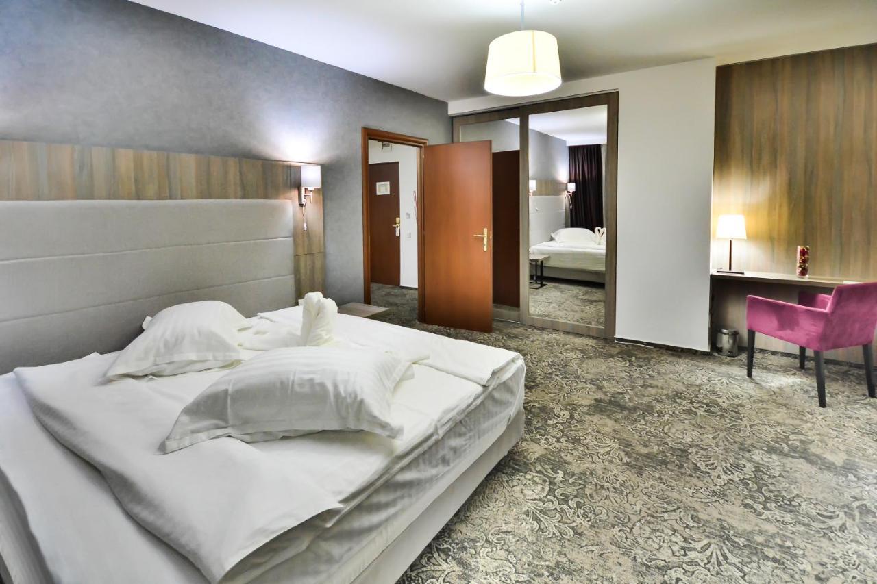 Hotel Europeca Craiova Bagian luar foto
