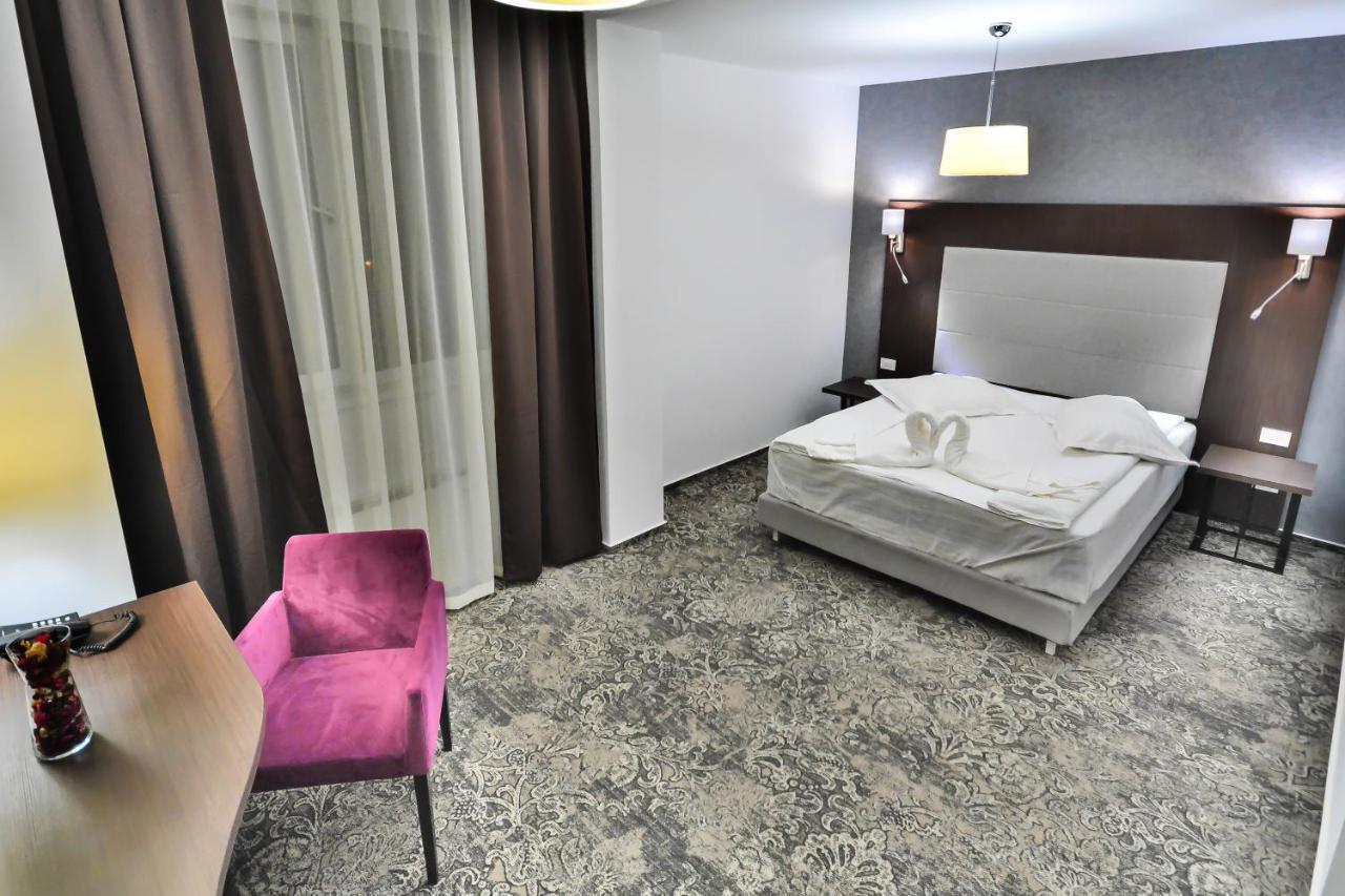 Hotel Europeca Craiova Bagian luar foto