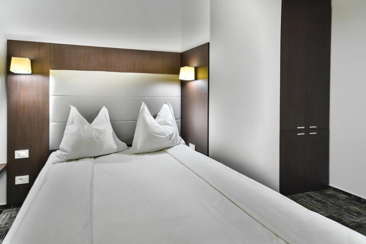 Hotel Europeca Craiova Bagian luar foto