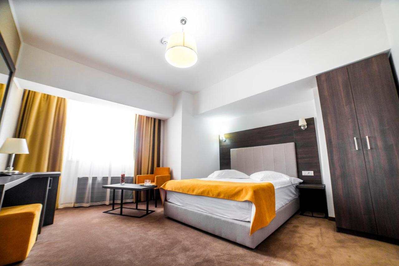 Hotel Europeca Craiova Bagian luar foto