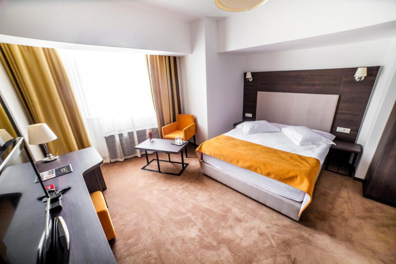 Hotel Europeca Craiova Bagian luar foto