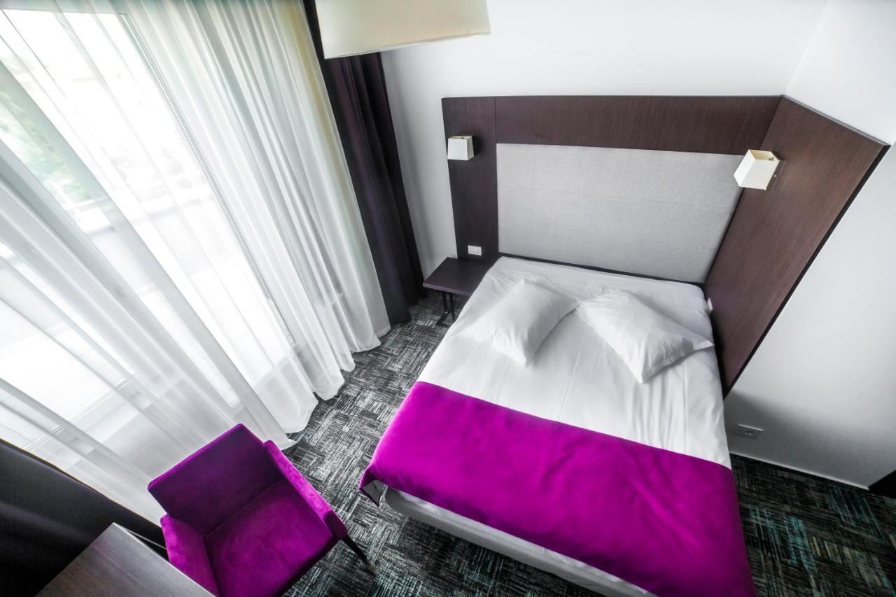 Hotel Europeca Craiova Bagian luar foto