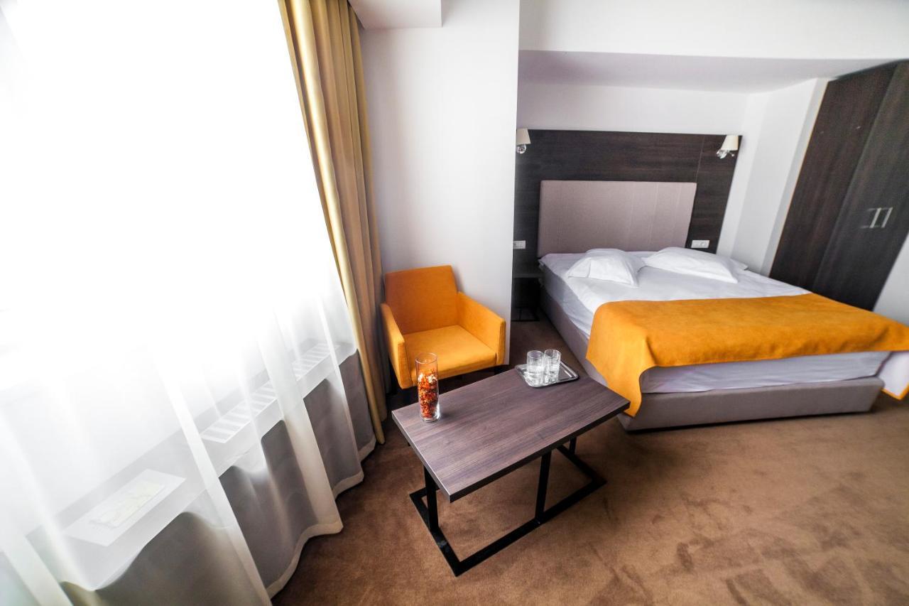 Hotel Europeca Craiova Bagian luar foto
