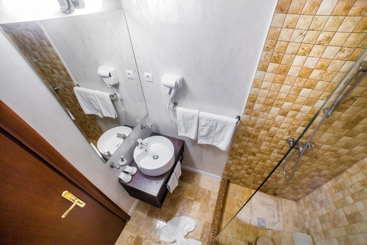 Hotel Europeca Craiova Bagian luar foto